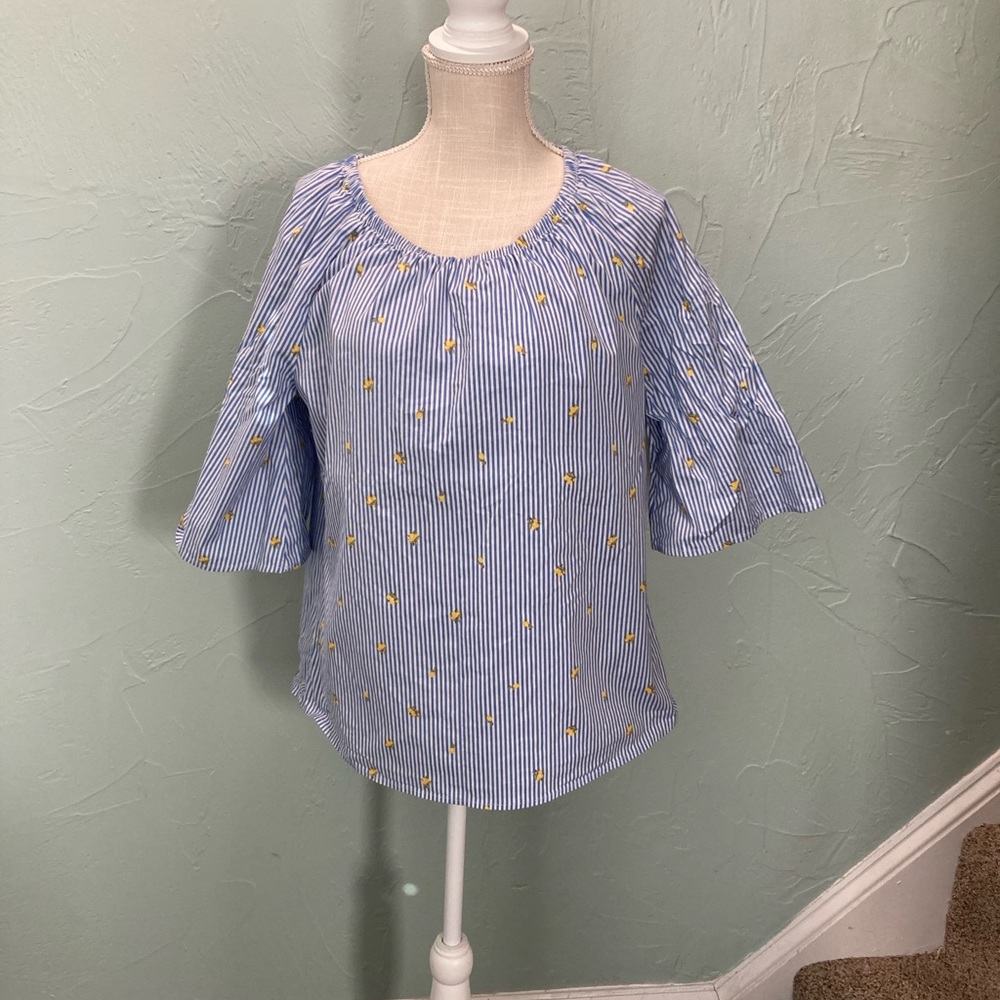 Como Vintage
L- blue white striped with 🍋